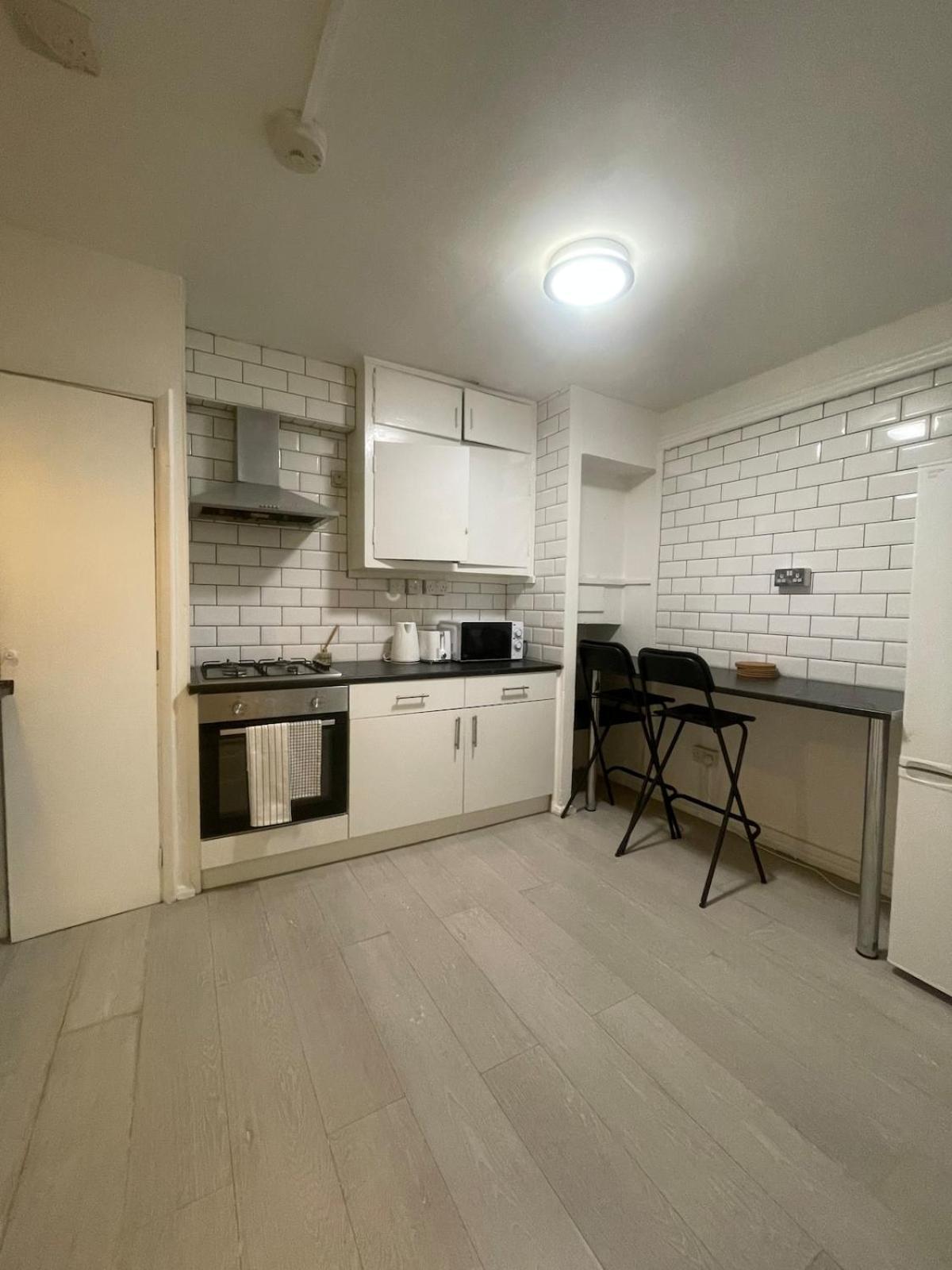 Cosy Ground Floor Flat Next To The Tube Appartamento