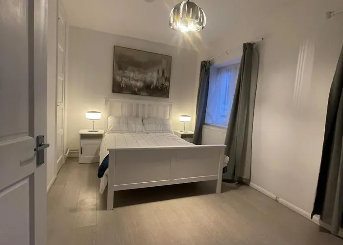 Cosy Ground Floor Flat Next To The Tube